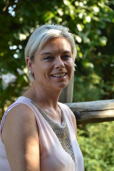 Nadine De Veusser